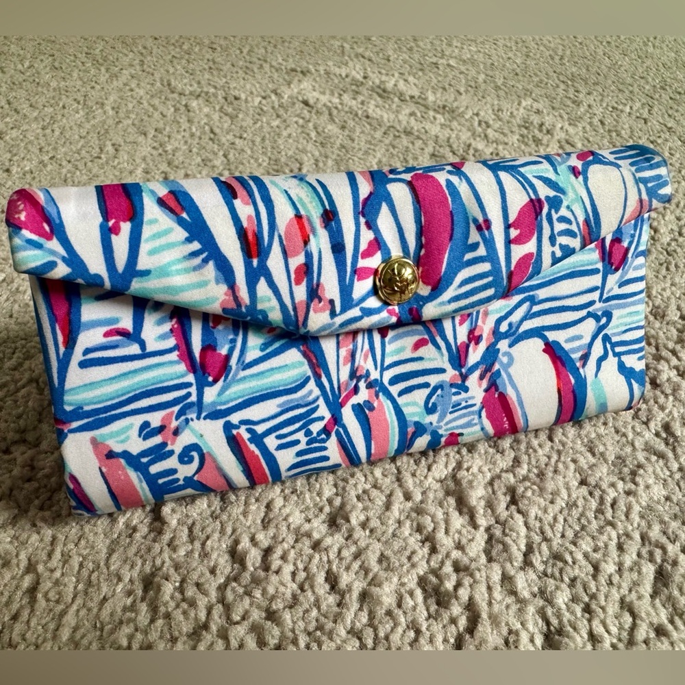 Lilly Pulitzer Red Right Return Collapsable Glasses Case